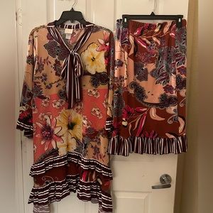 Zadie B’s skirt set. Size L. Top UA:18 1/2 fits 38-41 Skirt L:27 W:34 H:43